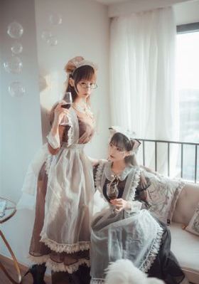三个男人和大乳女做爰_BD国语天堂在线